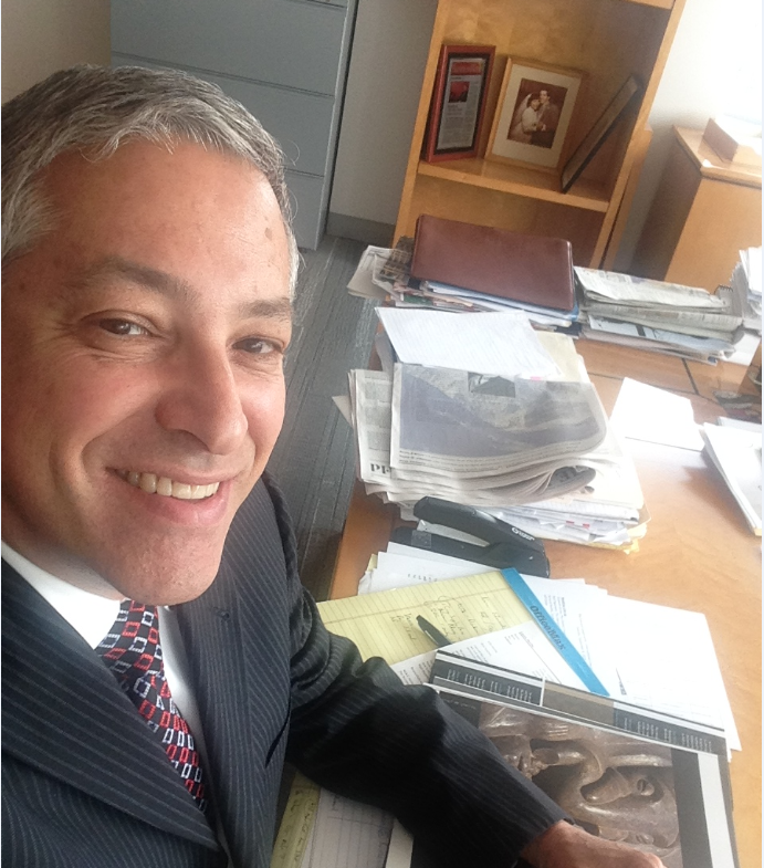 CuyahogaCounty's tweet photo. Join @ArmondBudish in celebrating International Literacy Day! #WeReadHere #ThisIsCLE! #WeRCuyCo http://t.co/FjZ6wVRK4A