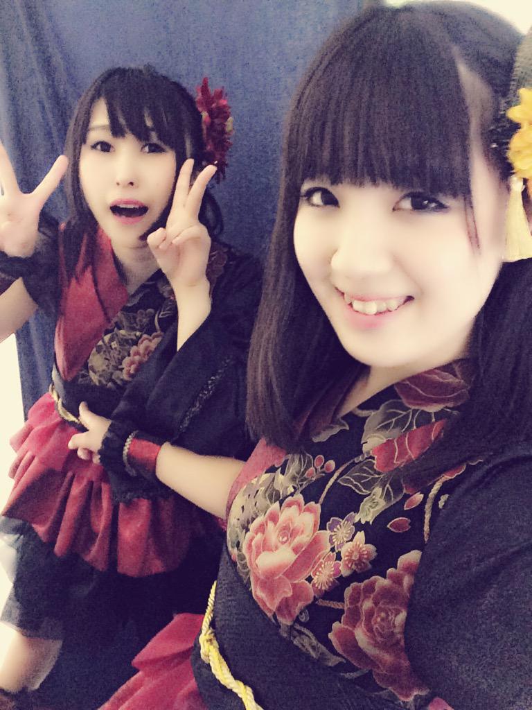 nao_sakuno's tweet photo. ガネスタ定期LIVEご来場頂きありがとうございます!雨なのにたくさんの方に来ていただけて嬉しかったです!しょうこさんをドゥクシュッ!!二枚目はレールガンで打つしょうこさんとちえみそw
#ガネスタ #GARNETSTAR http://t.co/2r9zTgMRty