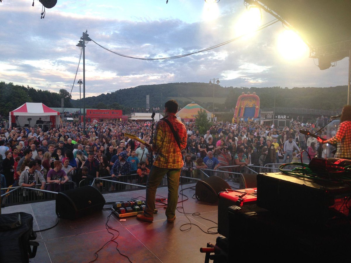 FoolandMoneyUK's tweet photo. @10FeetTallCF Have you got any support slots coming up?
We recently played to over 5k people at Monfest. http://t.co/Wn7fNCB8o8