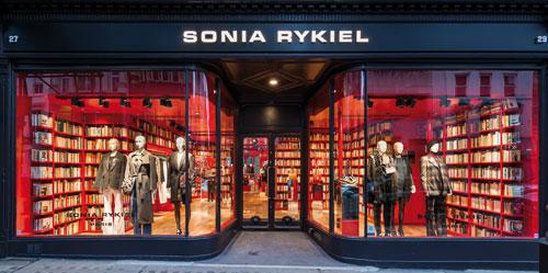 retailfocus's tweet image. VM: @soniarykiel - Book pop-up retail-focus.co.uk/vm/1529-sonia-… #soniarykiel #London #retail #retaildesign #vm #windows