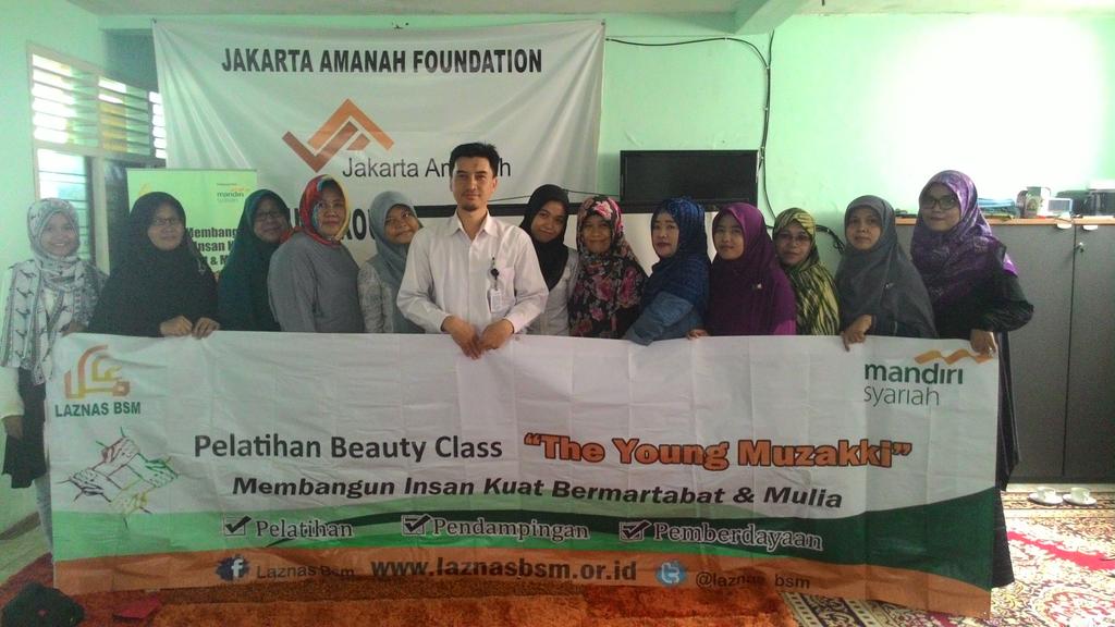 IsraYaniJkt's tweet photo. Beauty class kerjasama Laznas BSM &amp; Jakarta Amanah, mnjadikan remaja &amp; ibu usia produktif cln Muzakki @fahiraidris http://t.co/ew6VzpKEzV
