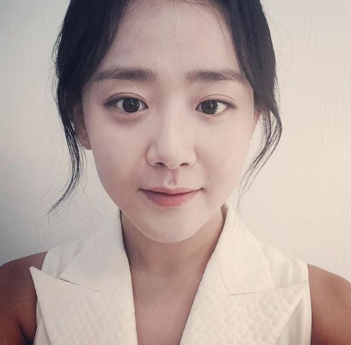 Geunyoung_Bot's tweet image. 사도 화이팅!!! 그리고 시사회에 와주셔서 감사해요!!! #사도 #vip시사 #대박나랏!  (@aka_moons)