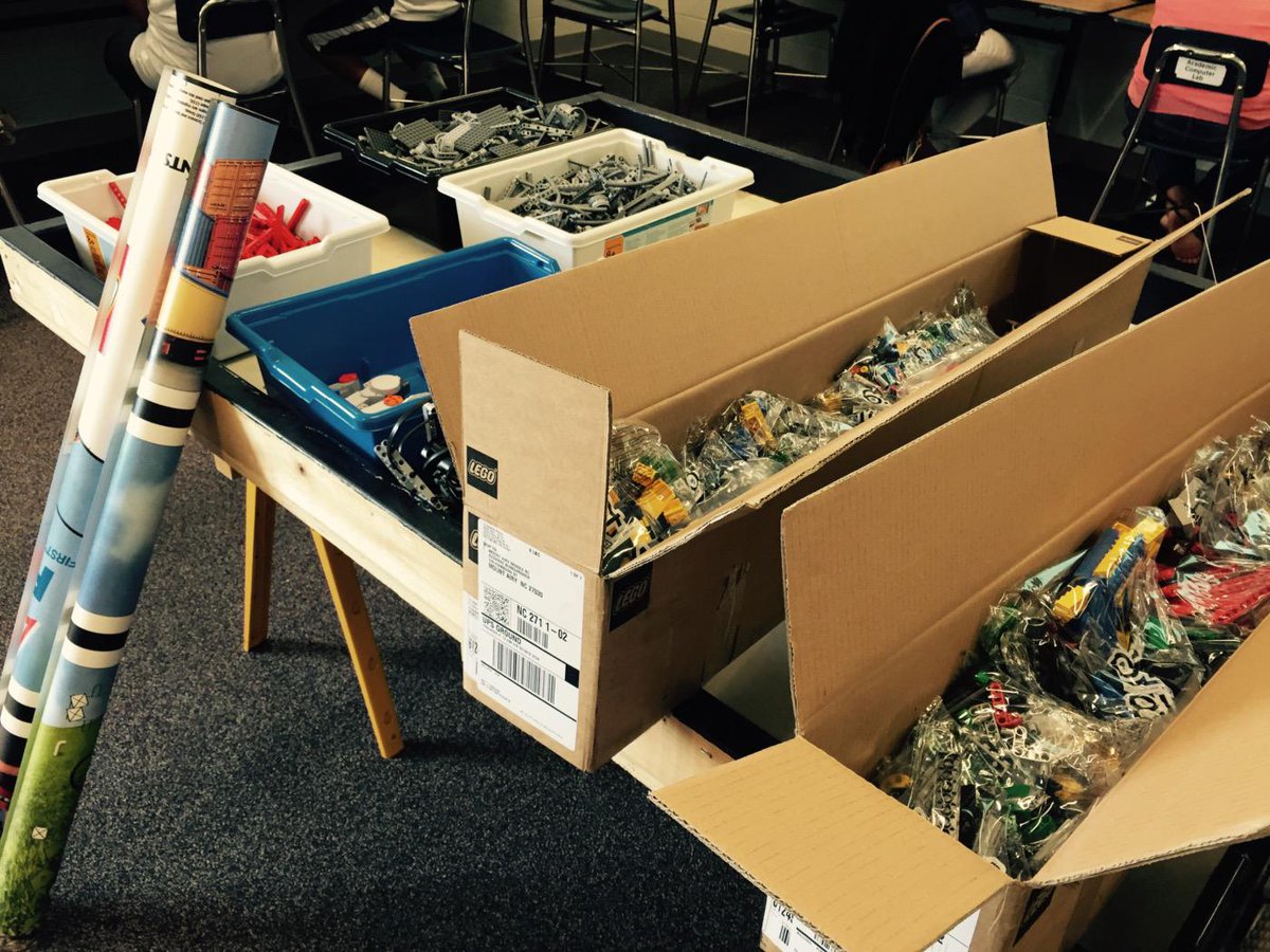 luv2teachbears's tweet photo. Kits are here!!  Here we go........
#robotsrfun http://t.co/r3GbtcjtVD