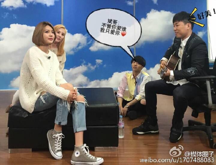 [PIC][08-09-2015]SooYoung và SeoHyun ghi hình cho chương trình "Jiangsu Channel" COYs3t-UwAA42D5