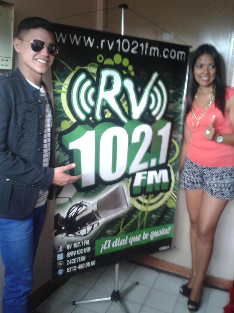 Brindis celebrando mi primer #videoclip con <a href="/CexarMusic/">Cesar Ziegler</a>  <a href="/soyrein/">Sixto Rein</a>  <a href="/Henrys_Silva/">HENRYS SILVA</a>