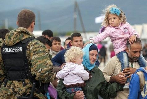 Réfugiés, les évêques de France relayent l’appel du pape ebx.sh/1hTG8f5