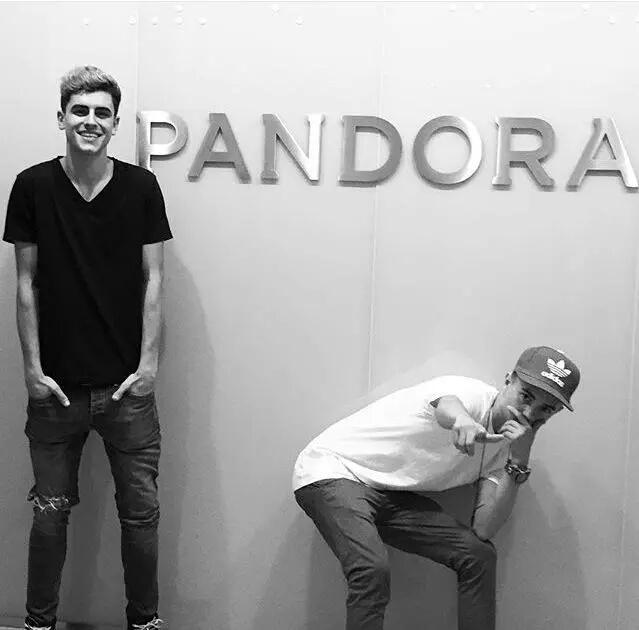 \"Happy 10th bday Pandora!\" - Jack Gilinsky vía Instagram. 