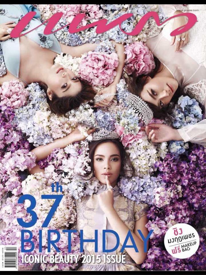 KooKKaI15296's tweet photo. สามสาวเพื่อนซี้ในปกแพรวฉลอง 37 ปี #yaya #urassayas #margie #rasri #kimmy #kimberley http://t.co/DHWPzyjevY