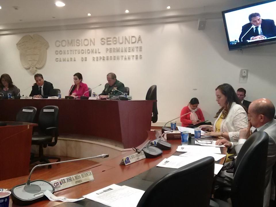 AnaPaolaAgudelo's tweet photo. Por inasistencia de @mindefensa solicitamos aplazamiento del #DebateSMO en la @csegundacamara http://t.co/dne4pf8bvQ