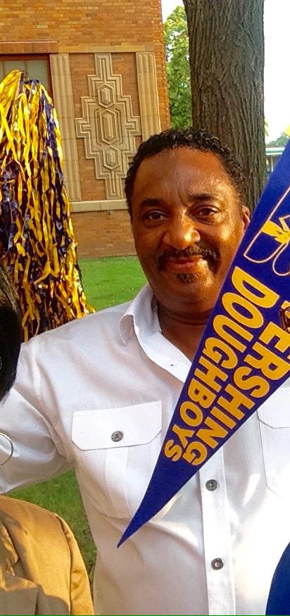qeann7451's tweet photo. Back to school welcome committee! Alumni and friend inspired students to achieve and aspire! #pershinghighschool http://t.co/1wHzWrUaTl