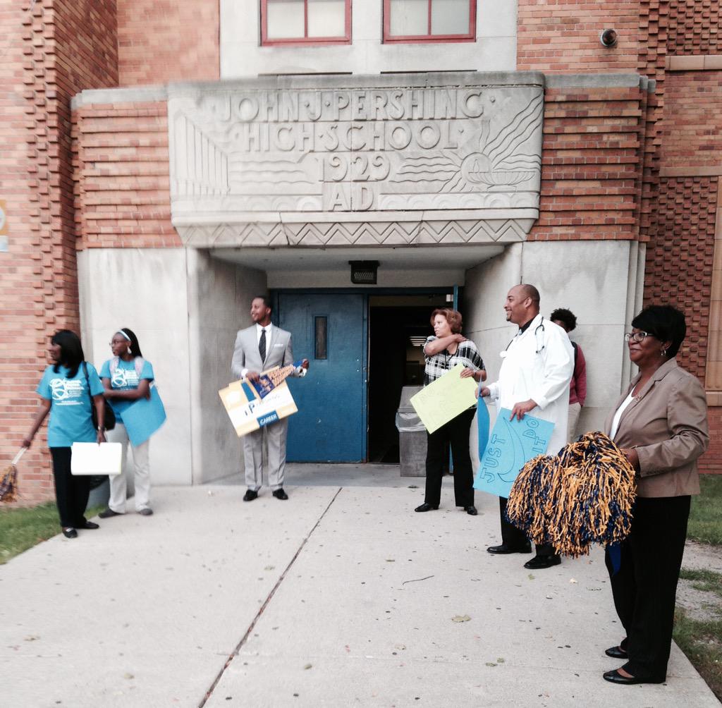 qeann7451's tweet photo. Back to school welcome committee! Alumni and friend inspired students to achieve and aspire! #pershinghighschool http://t.co/1wHzWrUaTl