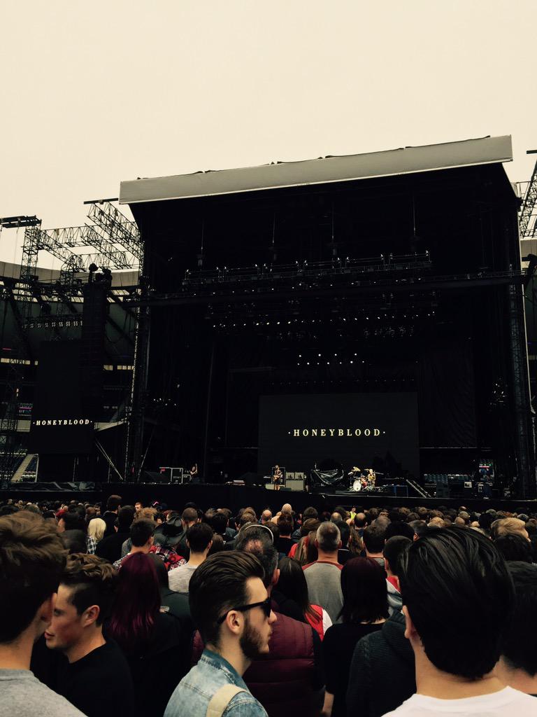Ptbarlow's tweet photo. Cannot wait for the @foofighters #BringItOn http://t.co/U5xoFJsr0y