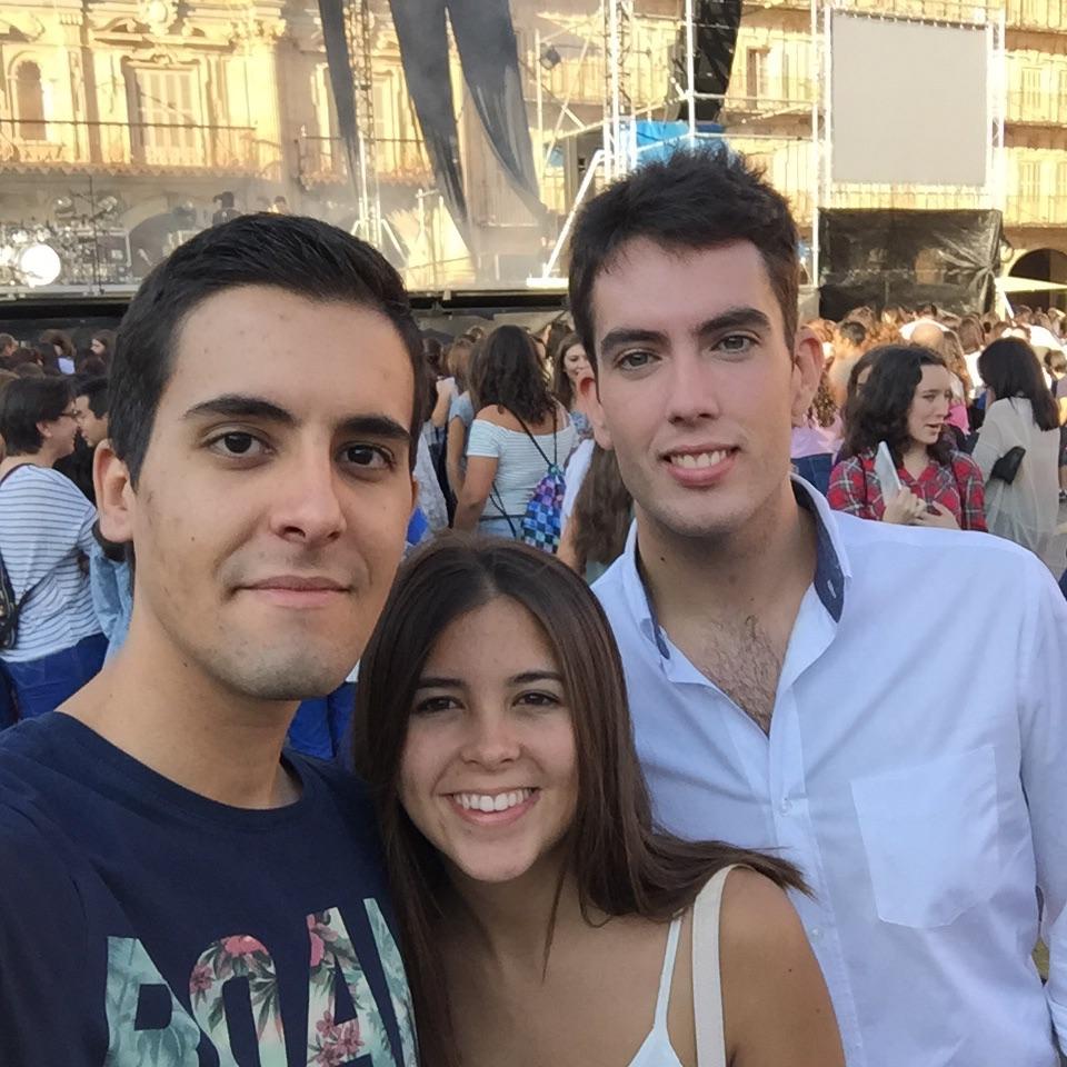 mariagomis3's tweet photo. Con los abrahamers de Salamanca, preparados para el concierto! ! http://t.co/erWvuJYPO5