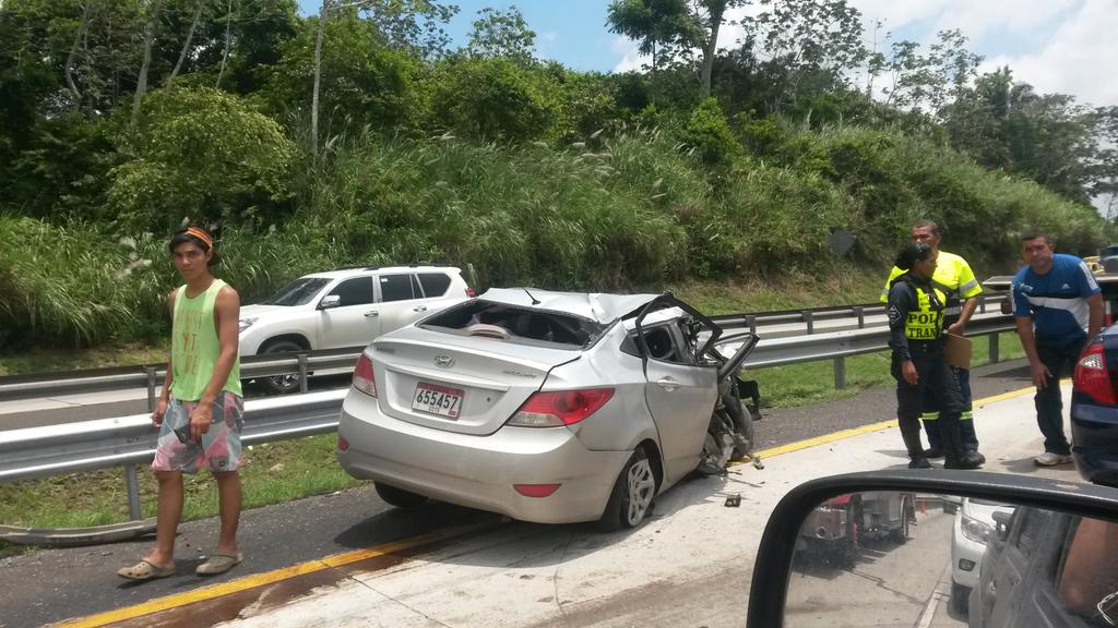 daniel_101325's tweet photo. Accidente en la autopista panama-arraijan @TReporta @AlvaroAlvaradoC @tvnnoticias @tvntrafico @TrafficPanama http://t.co/5t30VOZ9e4