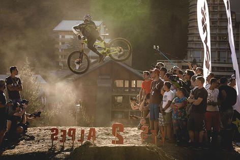 ReynoldsCycling's tweet photo. Congrats @bernard_kerr for 14th OA in #DH World Champs over the weekend! #proudsponsor #ridereynolds #kingkerr http://t.co/pKagZ7gaA3