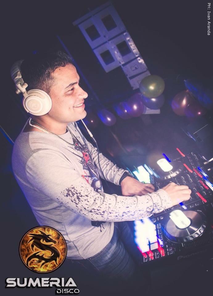 DiscoSumeria's tweet photo. Increíble noche vivimos en @DiscoSumeria  festejando el cumpleaños de @BLASTERDJ3000 http://t.co/oyWskbTP6X