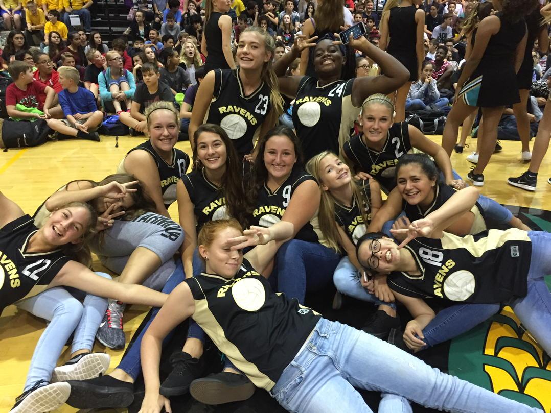 rushemiddle's tweet photo. Volleyball team http://t.co/Sm0FLz1yYE
