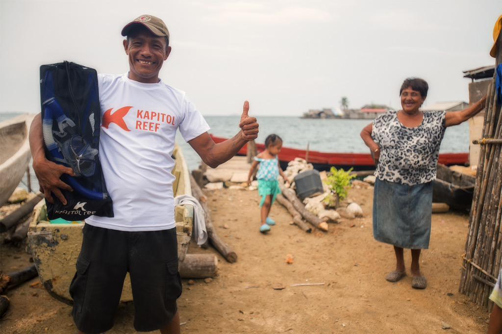 Spreading the joy of Kapitol Reef🐠 📷: <a href="/bennettfilm/">Eric Bennett</a> #kapitolreef #snorkeling #freediving #sanblas #kuna #ocean