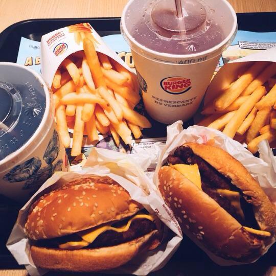 adilminhabr's tweet image. troco gente falsa por