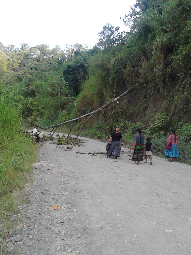 esto de estar caminando por los bloqueos en tucurú me tiene ya cansado,,cuándo se termina todo esto