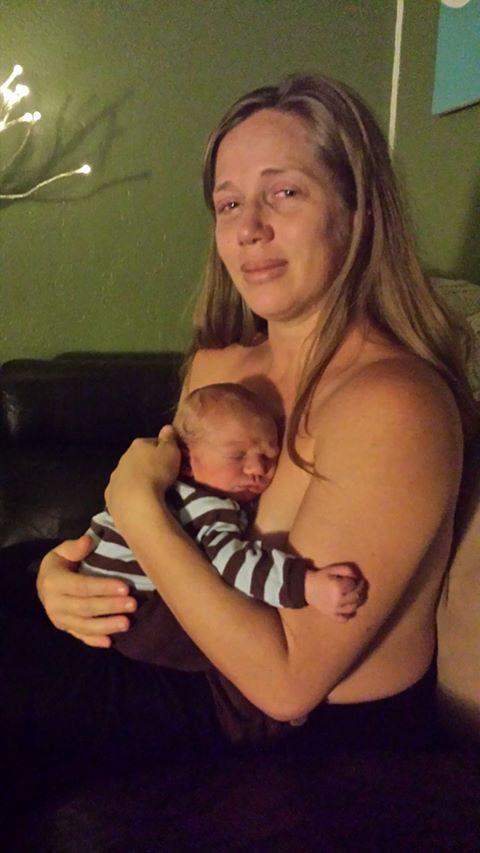ScaryMommy's tweet photo. Mom inspires #postpartum confessions with message and photo that holds nothing back http://t.co/EbIER8RGZa http://t.co/fPE2HNVLXZ