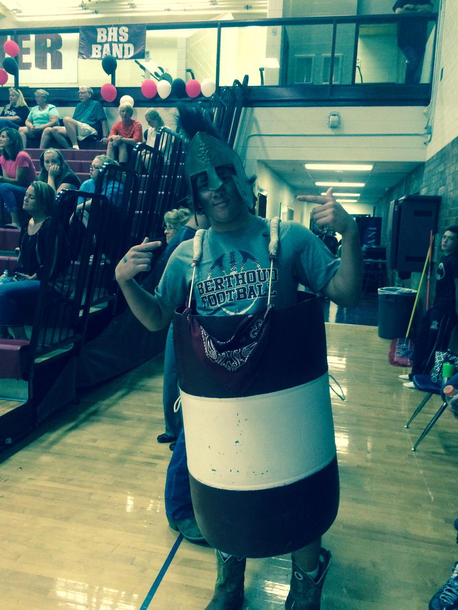 Spartans_BHS's tweet photo. Spartan spirit at volleyball tonight ! CG http://t.co/aC4WCcFWrS