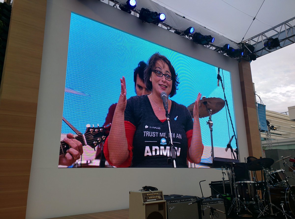simplusnow's tweet photo. @sarahforce rocks #karaoke @dreamforce GO Sarah! #DF15 #DF15Games #AwesomeAdmin #GirlyGeeks #DF15Partners http://t.co/4PrkcRNYG8