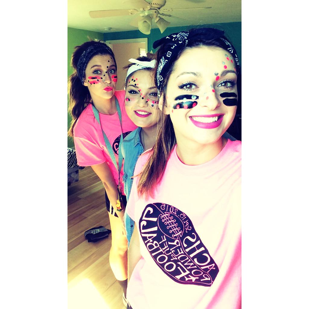 schadenerika's tweet image. #senior15 #powderpuff2015 👑💁🏻 

@BMckayla @Audra_selen