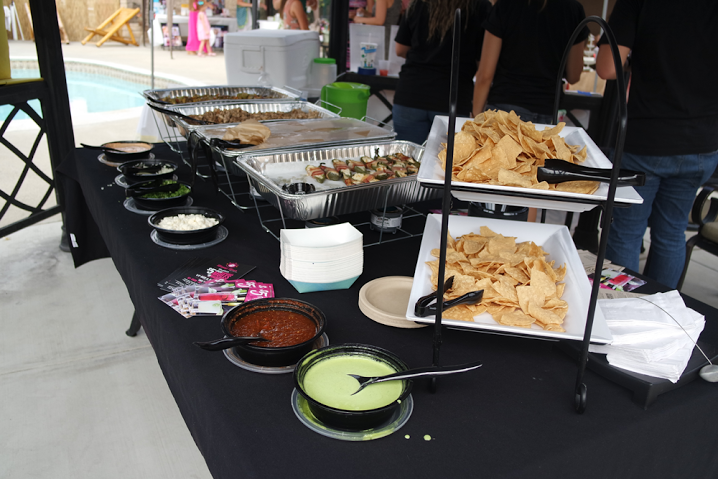 unitesocially's tweet photo. Very thankful for @ILoveLolas and their delicious food at #poolsidepretty! #MexicanCuisine http://t.co/E64x3WOCPg