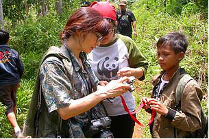 Ada banyak cara membantu planet bumi, salah satunya menjadi volunteer. Cek → bit.ly/Volunteer_