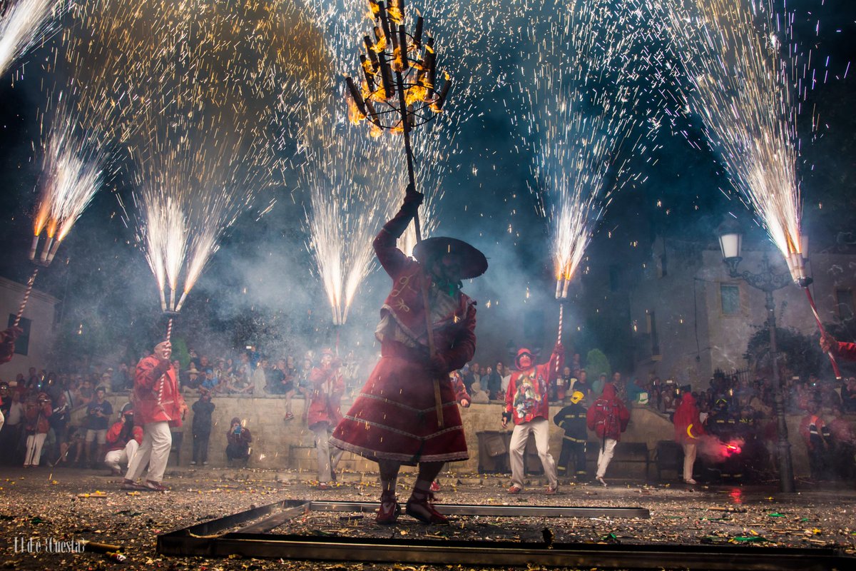 ildecuesta's tweet photo. #fmtdb i #concursabpt15
Foc a la forca. Carretillada del Ball de Diables de Torredembarra http://t.co/9jZ6xnyOlr