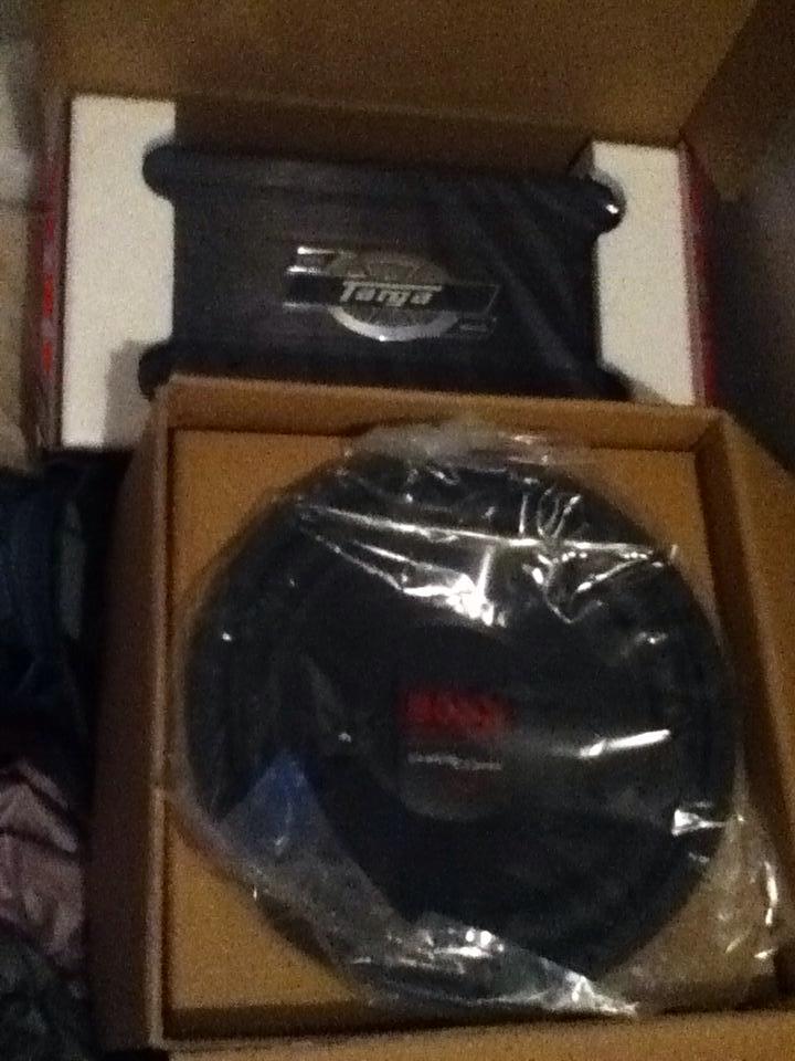 Lorenzolucio1's tweet photo. Ahnoo ahnoo al fin llegaron #ChichesNuevos #1500w #2500w #PoteYSub http://t.co/DcuSzvB7xx