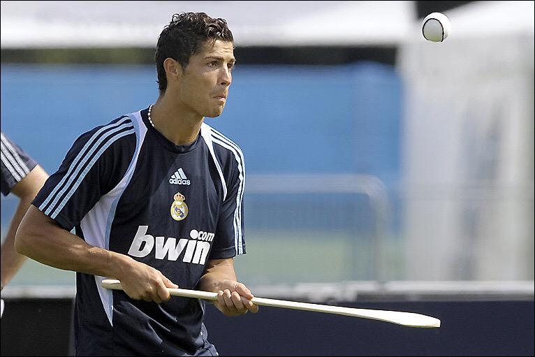 UnOfficialGaa's tweet photo. During Páirc Life Cristiano Ronaldo earned €2,241.41 #GAA #PáircLife http://t.co/txIG5j21mc