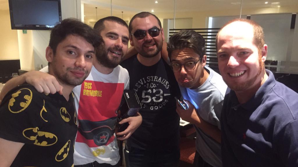 BobbyComedia's tweet photo. Chao amigos... Brutal estar con ustedes en #LaCulpaEsDeColón  #México http://t.co/fTMtbpfwD8