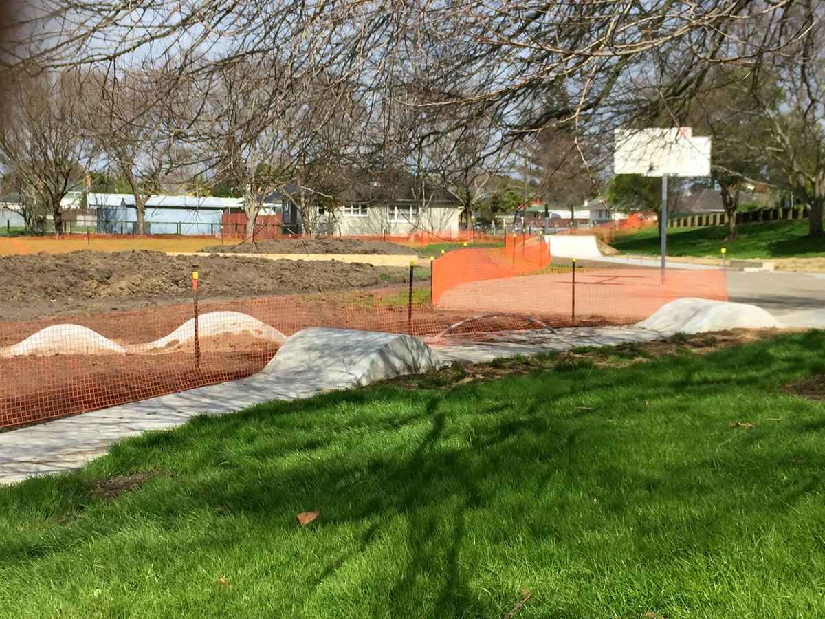rixennz's tweet photo. Cool new pump track being built just off the highway on Princes street in Otahuhu. The more of these the better! http://t.co/6ENbvRgnZX