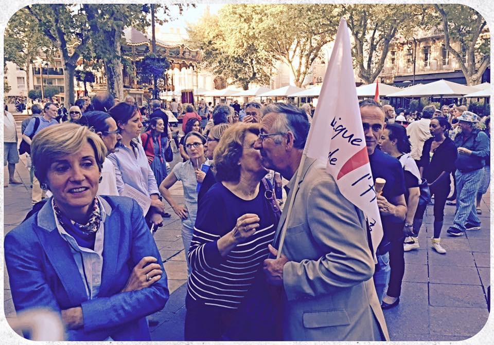J'étais présente ce soir à la manifestation avignonnaise en soutien aux réfugiés. Annonces concrètes à venir.