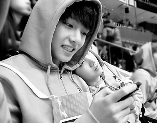 ulttvante's tweet photo. "@vhope_shipper: V tweetando sobre o #JoinInTomorrowProject Divulgue você também! http://t.co/GdCQ8iGb7I"