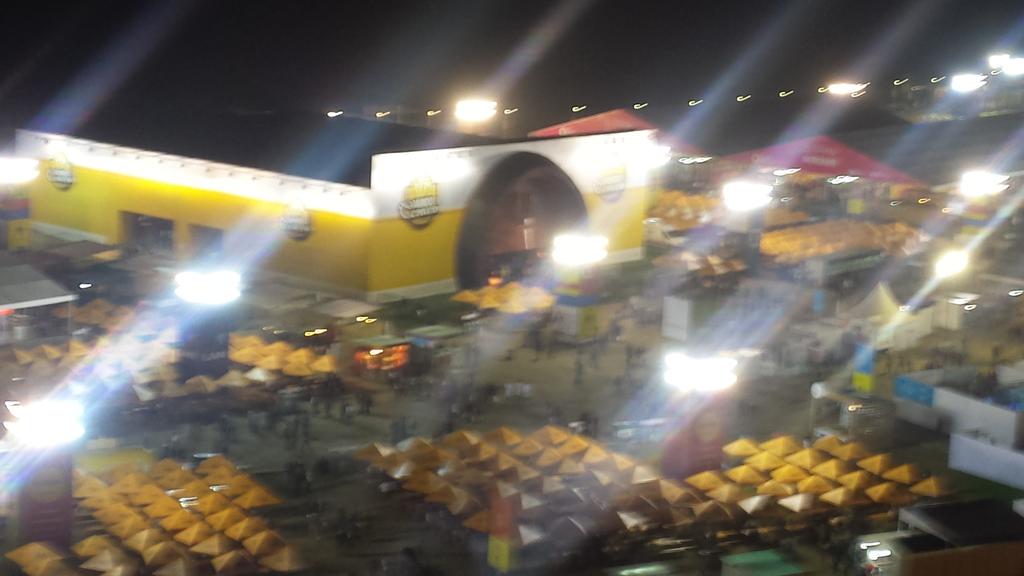 gianfranco_ma's tweet photo. #hogaresenmistura foto de cierre @andrecamogliano @gianfranco_ma @Ricardoruiz786 @arturomartens que chevere día!!! http://t.co/WkgFgAC0g6
