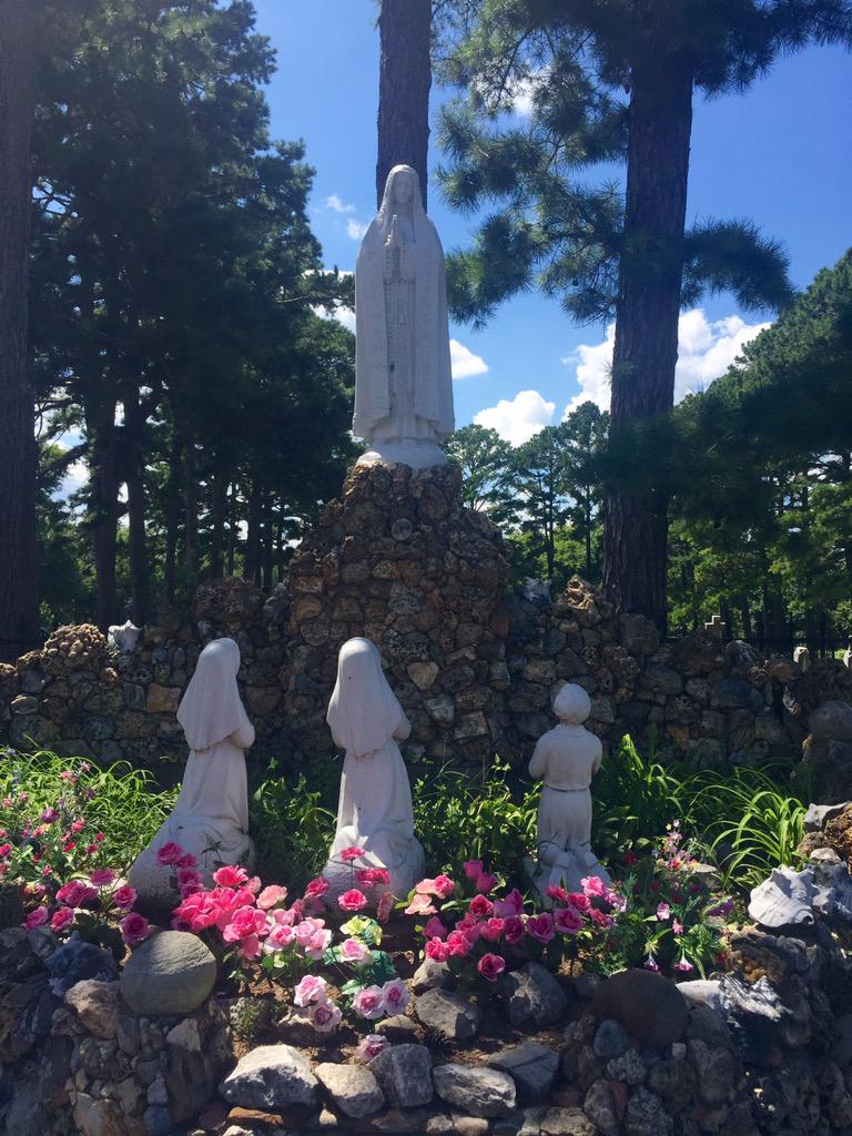 comcatholicband's tweet photo. Happy Birthday to the best Mom out there, who always leads us closer to Christ... Pray for us Momma Mary!! http://t.co/ff1vNuweOY
