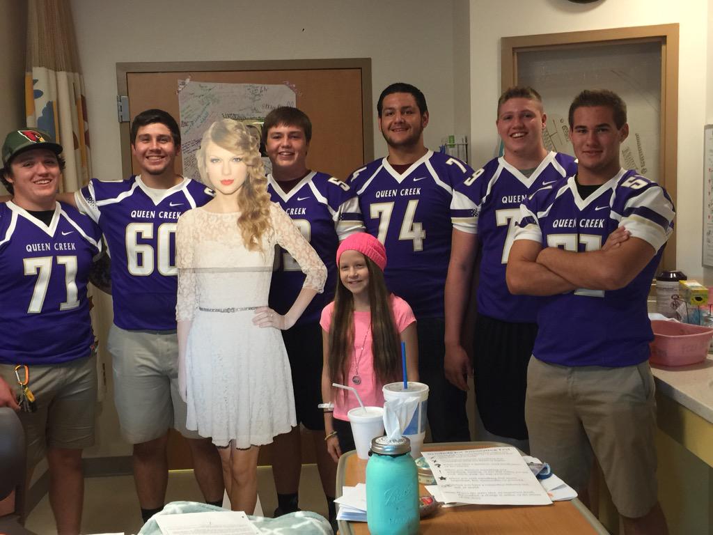 QC_football's tweet image. What&apos;s sweeter than football boys showing love to a cute, little girl?! We&apos;re so glad we got to visit Naomi Oakes!