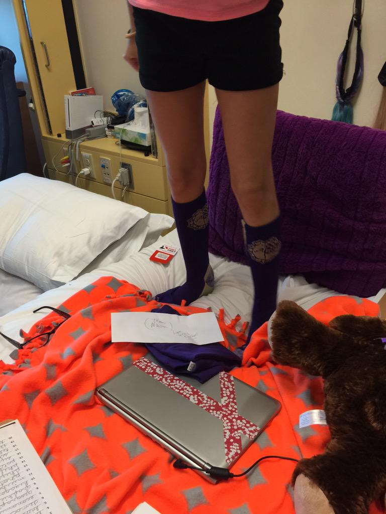 QC_football's tweet image. What&apos;s sweeter than football boys showing love to a cute, little girl?! We&apos;re so glad we got to visit Naomi Oakes!