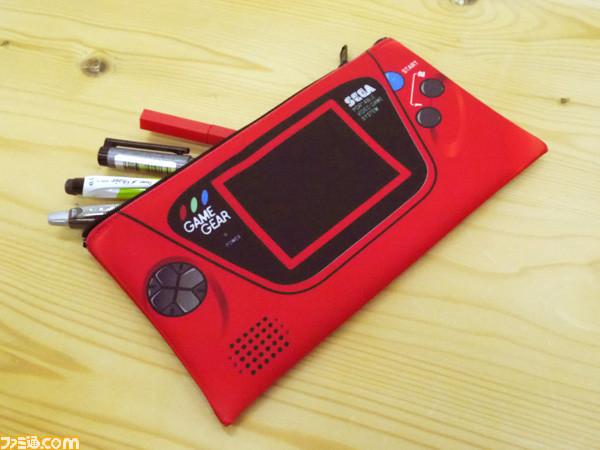 ファミ通 Com メガドライブをモチーフにした新グッズ群が東京ゲームショウ15で先行販売決定 実寸サイズのゲームギアのペンポーチも登場 Tgs15 Http T Co Wz5mnckc1a Http T Co 7cabcvy8on