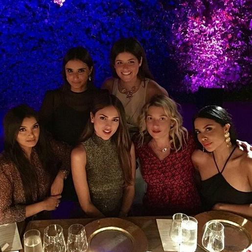 Seizaticas's tweet photo. #Dinner #BeaMillen @eizamusica @mariacorella #missfajer #beamillen #mirthamichelle #farahnonstop http://t.co/stVTgcpLXp