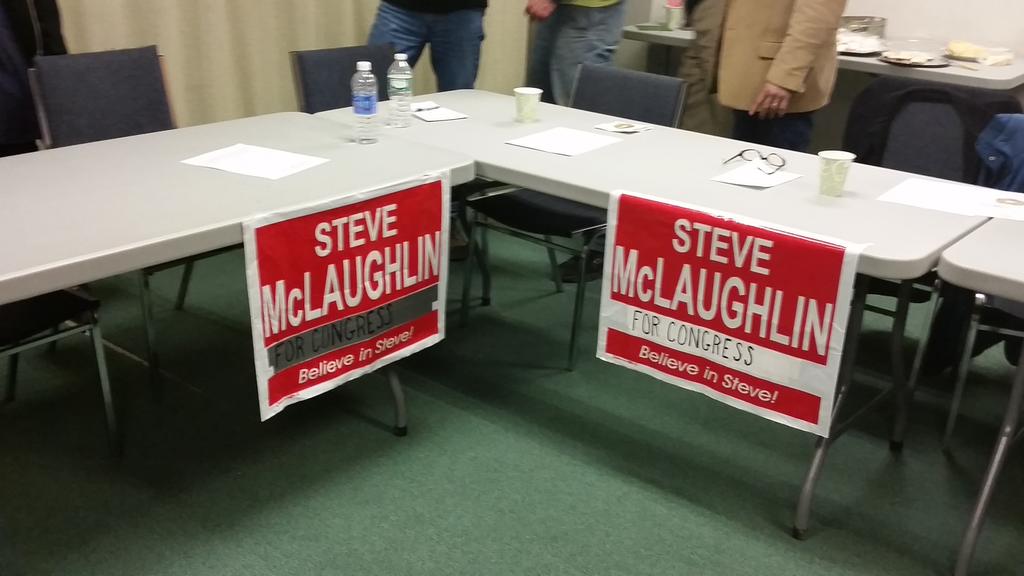 SteveMcNY's tweet photo. I spoke recently at an event and when I walked in a few of the attendees greeted me with these. Hmm... #NY192016 http://t.co/Zb1xlmGB12
