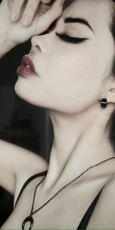 — New RP account. 
— Greek Goddess. 
— Literate, and single verse. 
— Prepare for mature themes. 
— Retweet?