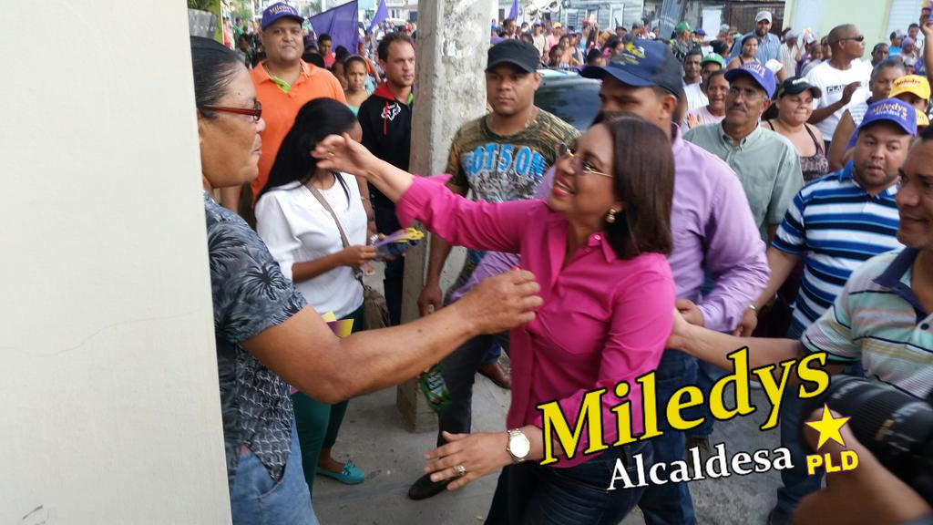 MiledysNunez's tweet photo. Gracias a todo el sector de Caminos Vecinales y del San Martin por su masivo apoyo a nuestro mano a mano #Miledys2016 http://t.co/hNrvAFPoOc