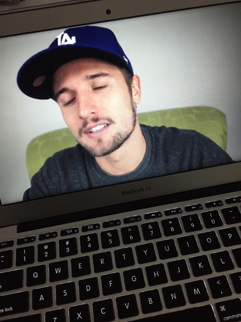 luvsulewski's tweet photo. @vitorlib correndo assistir 😊 http://t.co/6pCimgrOEX