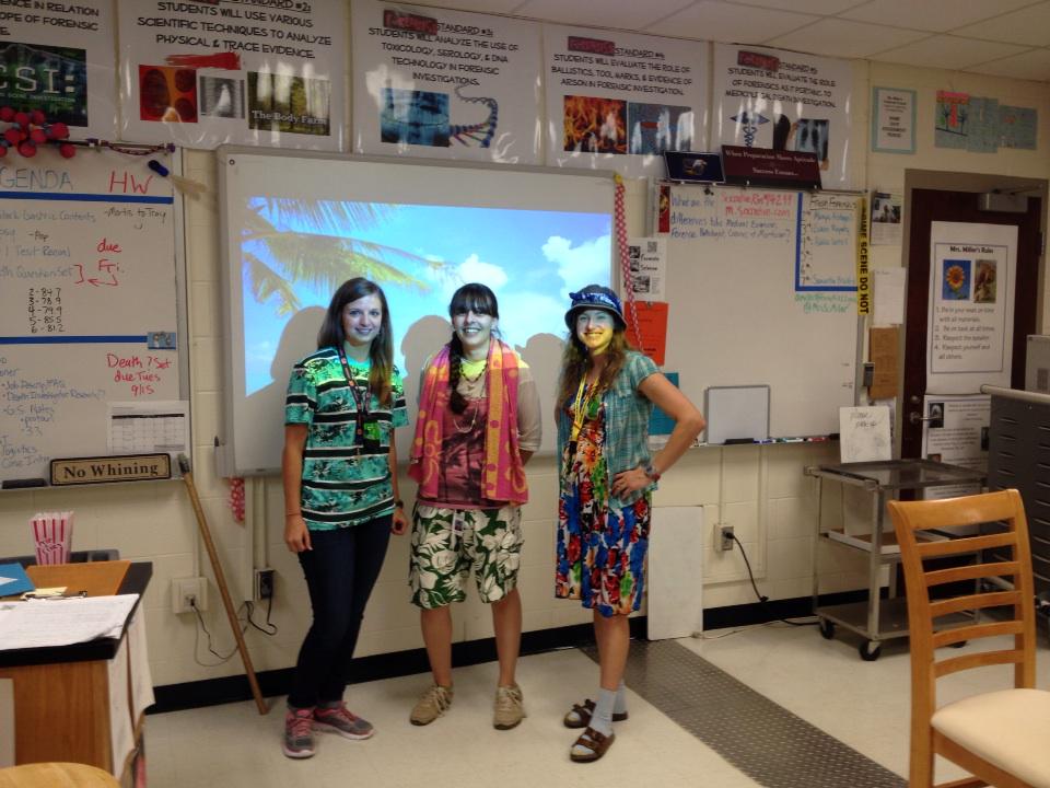 MrsSciMiller's tweet photo. 1200 hall tacky tourists! #socksandsandals #almosttropical #sfhshomecoming http://t.co/dJqK8on0o3