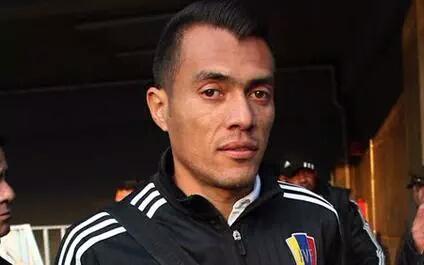 mindeporte_ve's tweet photo. Gracias Juan Arango por tu entrega a la selección, dejaste un gran legado #Vinotinto http://t.co/EvWppRyY4k