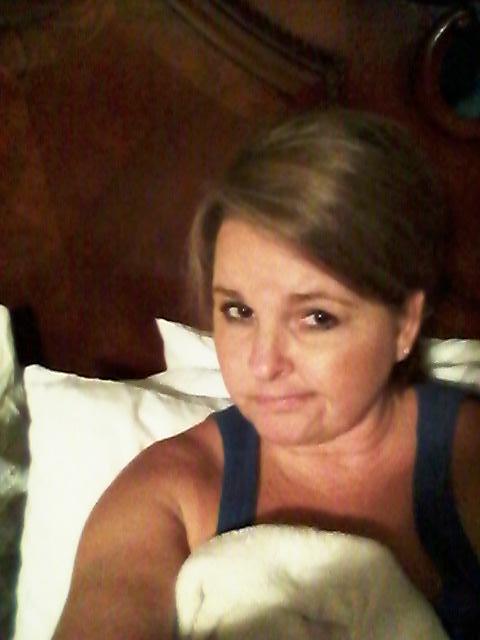 SEAPINKSUSAN's tweet photo. #Decisions #mudfacial or not? #Seacret #beauty #MadeInAmerica #rolltide http://t.co/X9PNXJpcc2